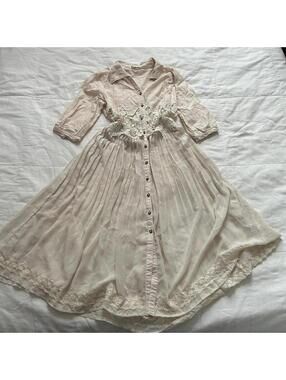 Axes Femme long Cream lace button up dress with 3/4 sleeves Size medium